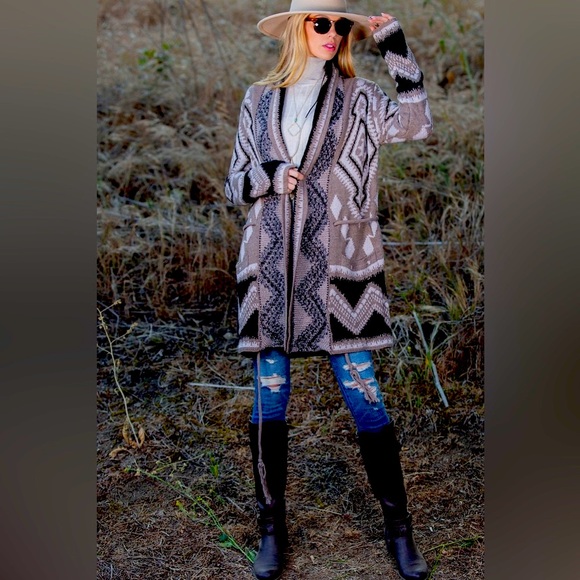 New Long Aztec Print Knit Cardigan Last One! - Picture 4 of 8
